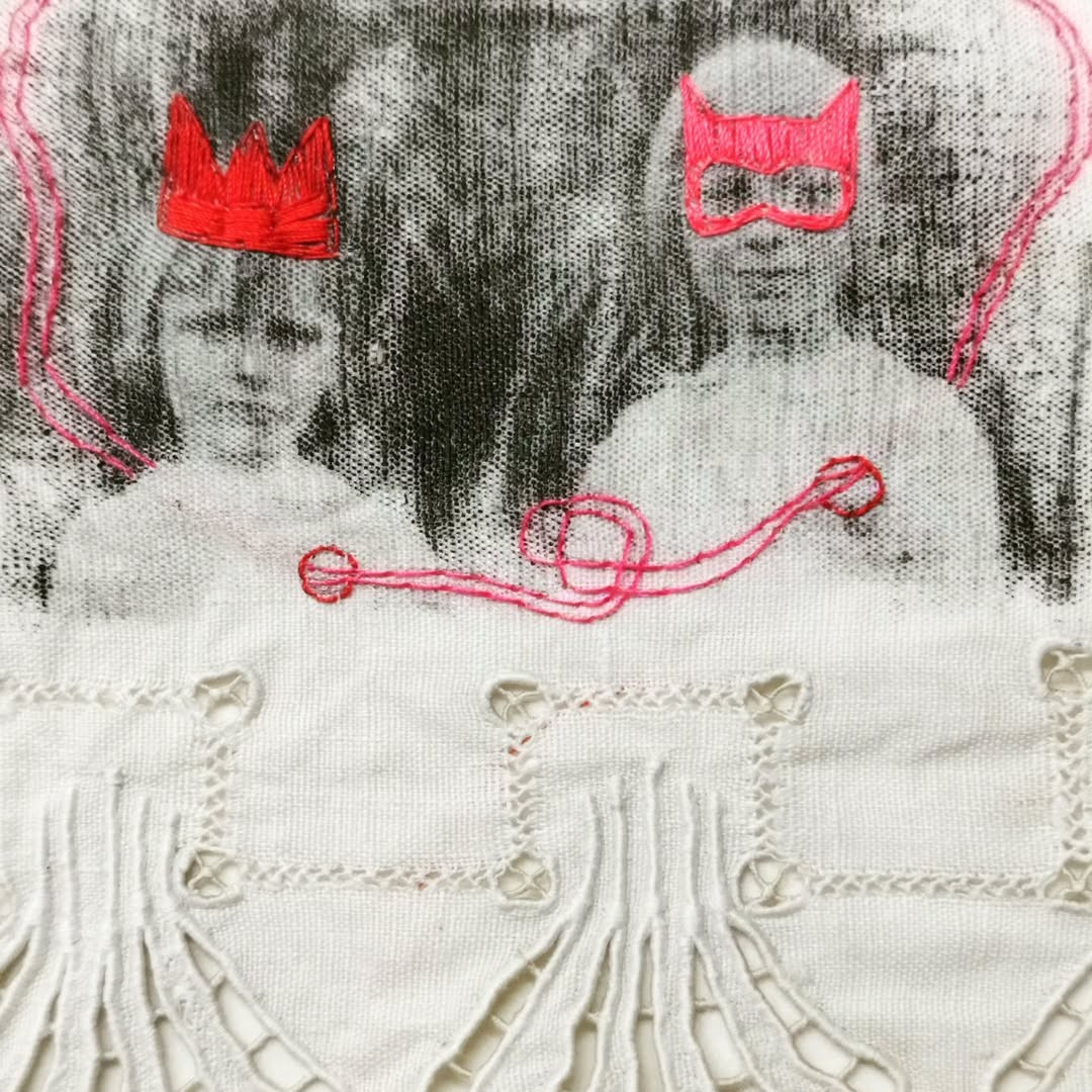 cuplu aflat în tensiune emoțională, cu dezechilibru în responsabilitatea relațională